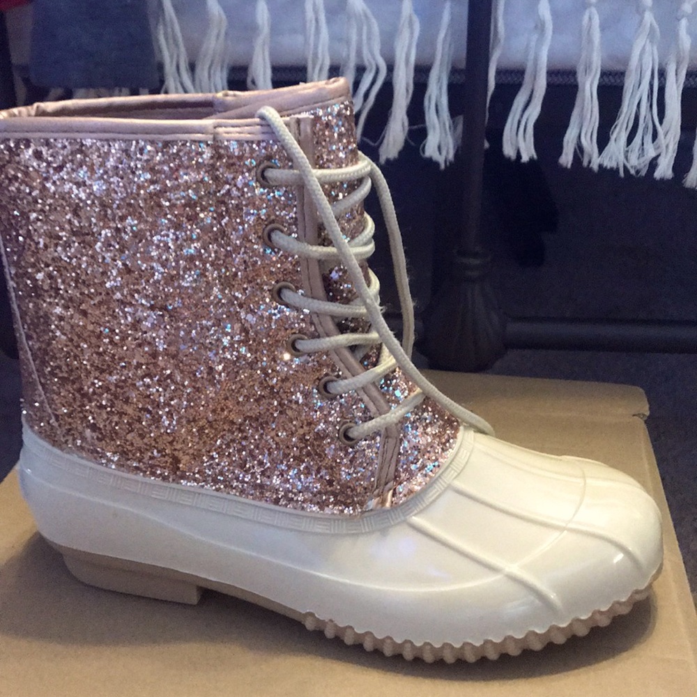 Brand new Duck boots size 6M